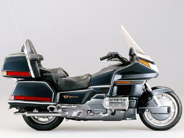 1989年 GOLDWING ダークブルーメタリックカラー(カタログメイン)