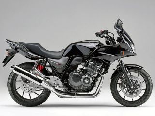 2018年 CB400 SUPER BOL D'OR ABS E Packageグラファイトブラック（写真はEパッケージ非搭載）
