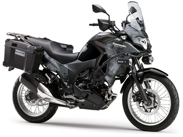 2018年 Versys-X 250 TOURER マトリックスカモグレー×メタリックフラットロウグレーストーン（限定カラー）（カタログメイン）