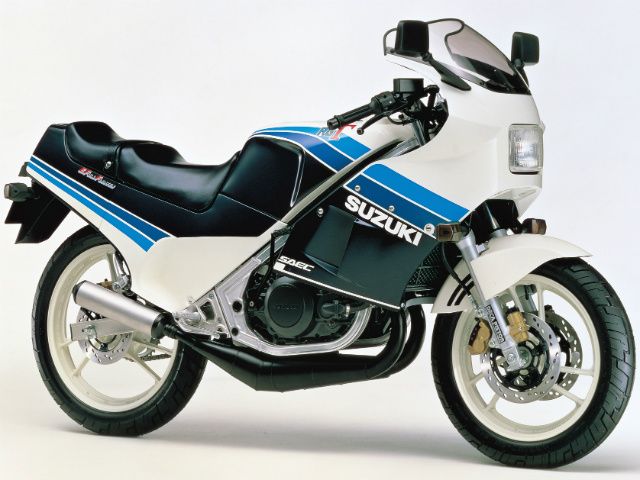 1985年 RG250Γ (ハーフカウル仕様)(カタログメイン)