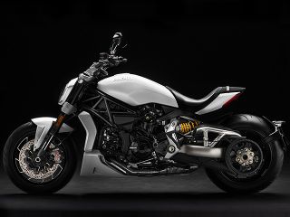 2018年 X Diavel S（サイドビュー）