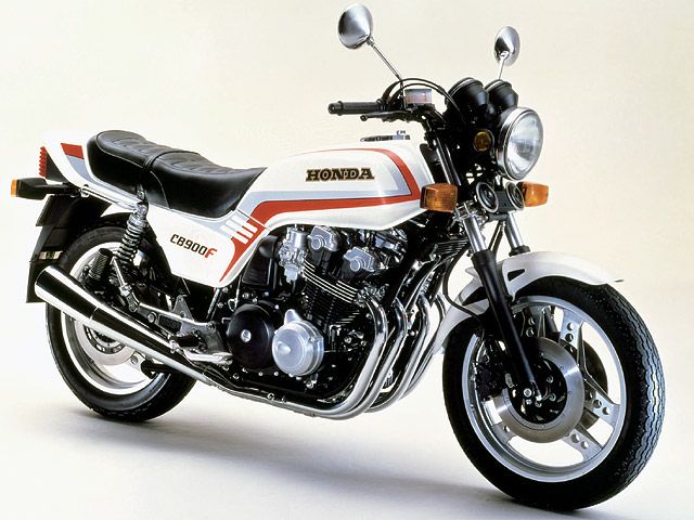 1982年 CB900F (画像は欧州仕様)(カタログメイン)