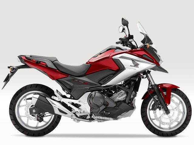 2017年 NC750X Type LD Dual Clutch Transmission ABS E Package キャンディプロミネンスレッド（カタログメイン）