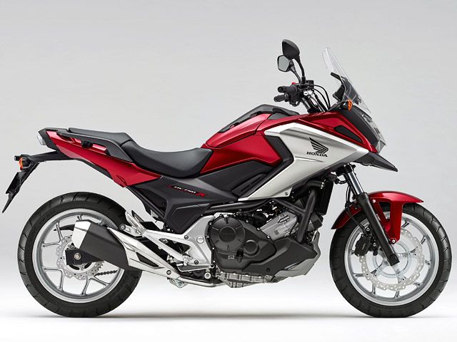 2018年 NC750X ABS E Package キャンディークロモスフィアレッド（カタログメイン）