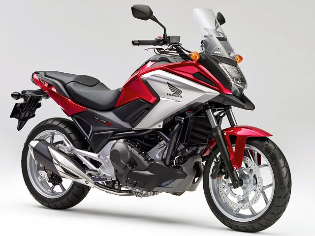 2018年 NC750X Dual Clutch Transmission ABS E Package キャンディークロモスフィアレッド（カタログメイン）