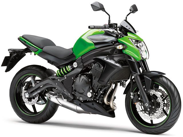 2015年 ER-6n キャンディライムグリーン×メタリックフラットスパークブラック（カタログメイン）
