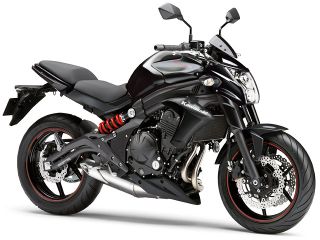 2015年 ER-6nメタリックスパークブラック×メタリックフラットスパークブラック