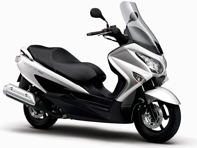 2018年 BURGMAN 200 マットプラチナムシルバーメタリック（カタログメイン）