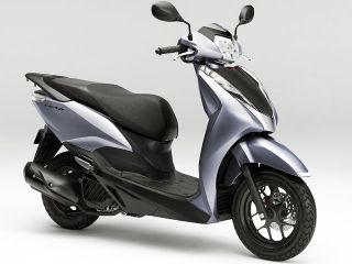 2018年 LEAD 125 SPECIALランベントシルバーメタリック