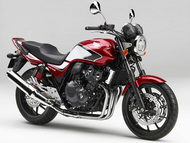 2018年 CB400 SUPER FOUR HYPER VTEC Revo キャンディークロモスフィアレッド（写真はABSモデル）（カタログメイン）