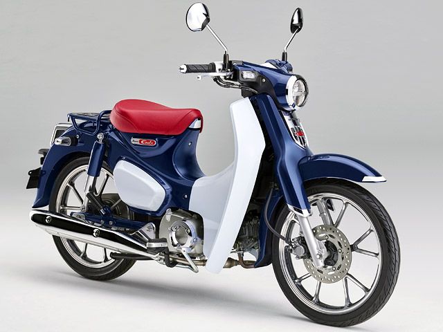 2018年 Super Cub C125 パールニルタバブルー（カタログメイン）
