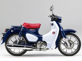 2018年 Super Cub C125パールニルタバブルー（サイドビュー）