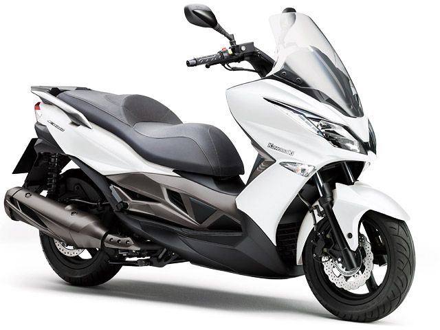 2015年 J300 メタリックマットフロステッドホワイト（カタログメイン）