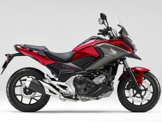 2019年 NC750Xキャンディークロモスフィアレッド