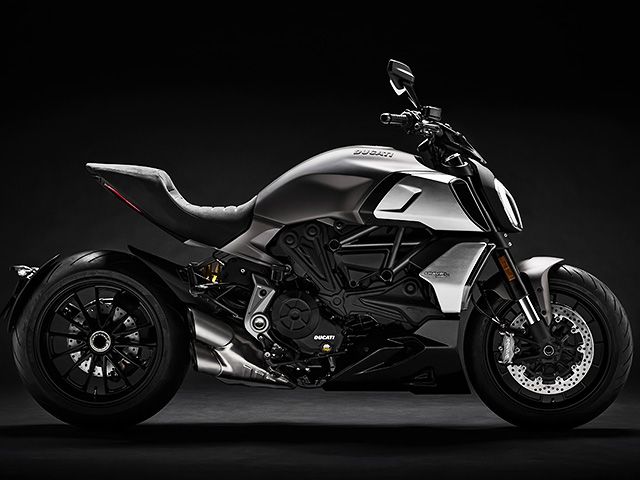 2019年 Diavel 1260 サンドストーングレー（カタログメイン）