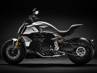 2019年 Diavel 1260S（サイドビュー）