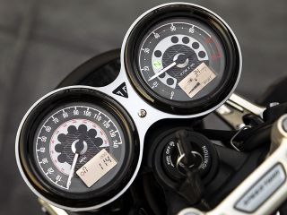 2019年 Speed Twin（メーター表示イメージ）