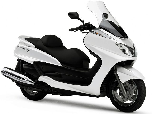 2005年 GRAND MAJESTY 400 グリニッシュホワイトカクテル1（カタログメイン）
