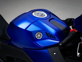 2019年 YZF-R25（タンク形状）