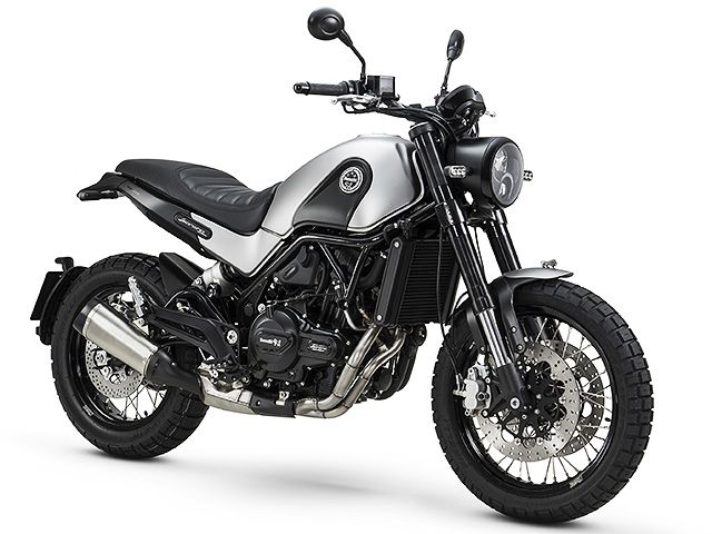 2018年 LEONCINO500TRAIL （カタログメイン）