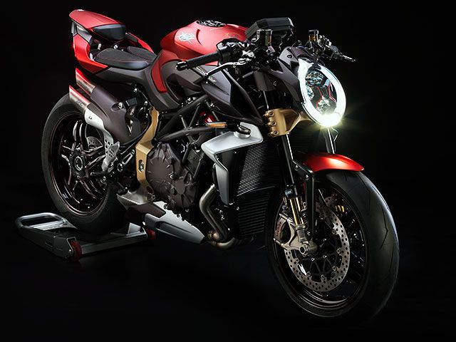 2019年 BRUTALE 1000 Serie Oro マットショックパールレッド／マットカーボンレッドスレッド（カタログメイン）