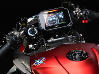 2019年 BRUTALE 1000 Serie Oro（メーター表示イメージ）