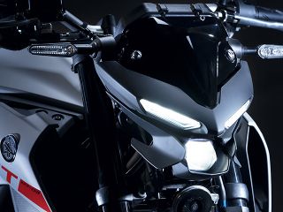 2020年 MT-03（ヘッドライト点灯イメージ）