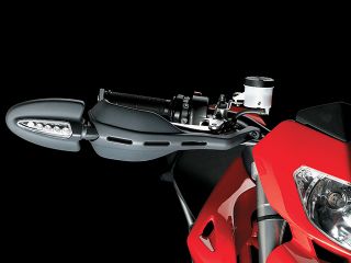 年 Hypermotard 1100