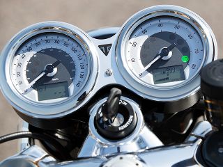 2020年 Thruxton 1200RS（メーター表示イメージ）