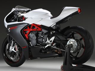 2020年 SUPERVELOCE 800（リアビュー）