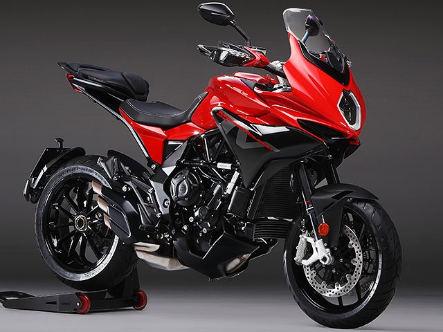 2020年 TURISMOVELOCE 800 ROSSO AGO RED/METALLIC CARBON BLACK（カタログメイン）