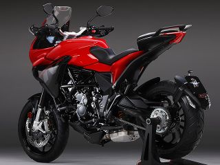 2020年 TURISMOVELOCE 800 ROSSO（リアビュー）