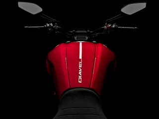 2020年 Diavel 1260S（ハンドルまわりイメージ）