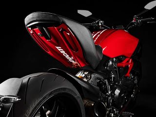 2020年 Diavel 1260S（リアビュー）