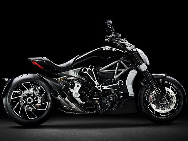 2019年 X Diavel S スリリング・ブラック（カタログメイン）