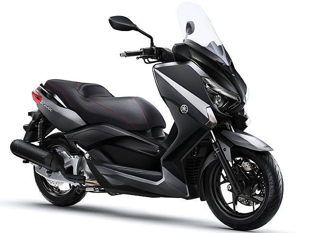 2015年 XMAX 125 Mat Gray Metallic3(カタログメイン)