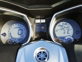 2015年 XMAX 125 MOMO DESIGN（メーター表示イメージ）