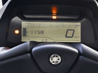 2020年 TRICITY 300（メーター表示イメージ）