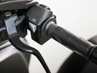 2020年 TRICITY 300（スタンディングアシストスイッチ）