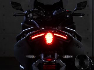 2020年 TMAX560 TECH MAX ABS（テールライト点灯イメージ）