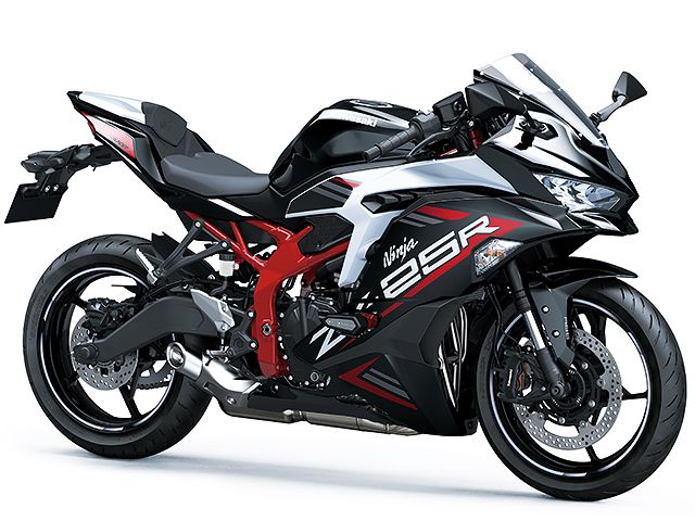 2021年 Ninja ZX-25R SE メタリックスパークブラック×パールフラットスターダストホワイト（カタログメイン）