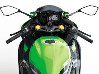 2021年 Ninja ZX-25R SE KRT Edition（ハンドルまわりイメージ）