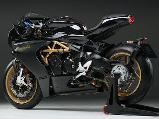 2020年 SUPERVELOCE 800（リアビュー）
