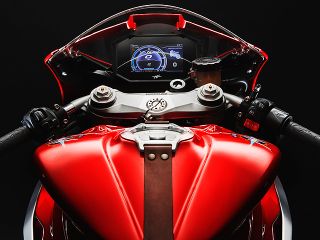 2020年 SUPERVELOCE 800（ハンドルまわりイメージ）