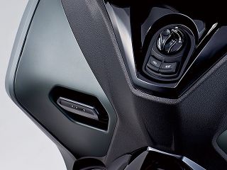 2021年 TRICITY 300 ABS（ラチェットレバー式のリアブレーキロック）