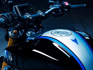 2021年 MT-09 SP（燃料タンク上部＆ハンドルまわりイメージ）
