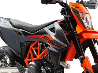 2021年 690 SMC R（シュラウド）
