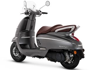 2021年 Django125DX（リアビュー）