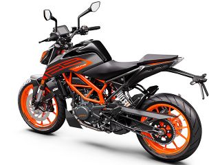 2021年 125DUKE（リアビュー）