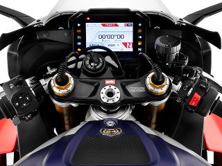 2021年 RSV4 FACTORY（ハンドルまわりイメージ）